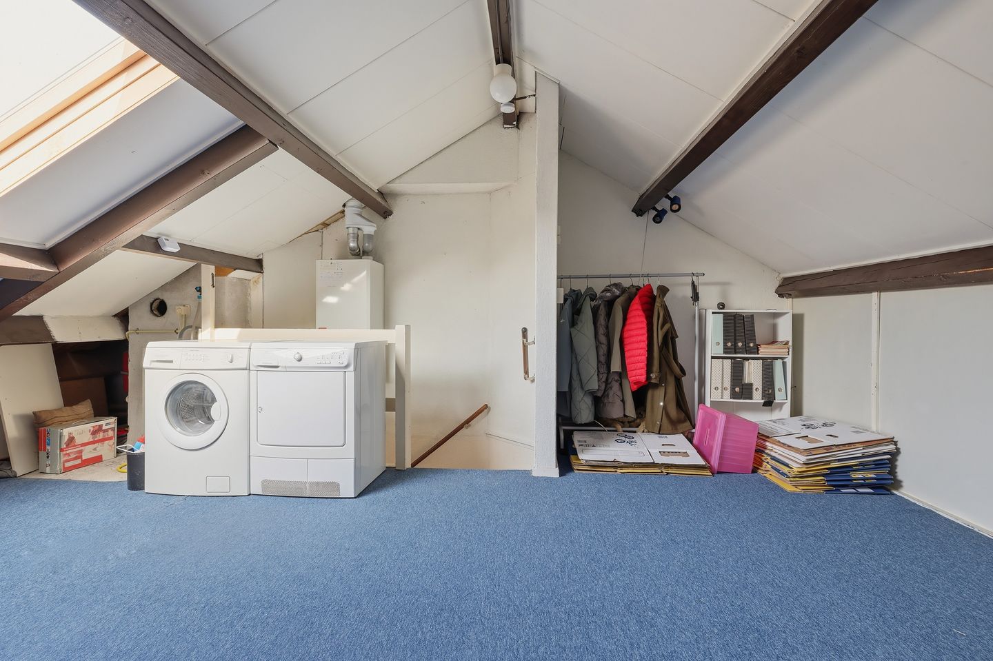 Spacious end terrace house with 4 bedrooms and large garden — 46