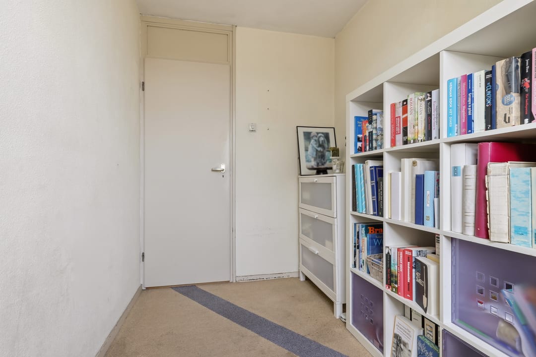 Spacious end terrace house with 4 bedrooms and large garden — 36
