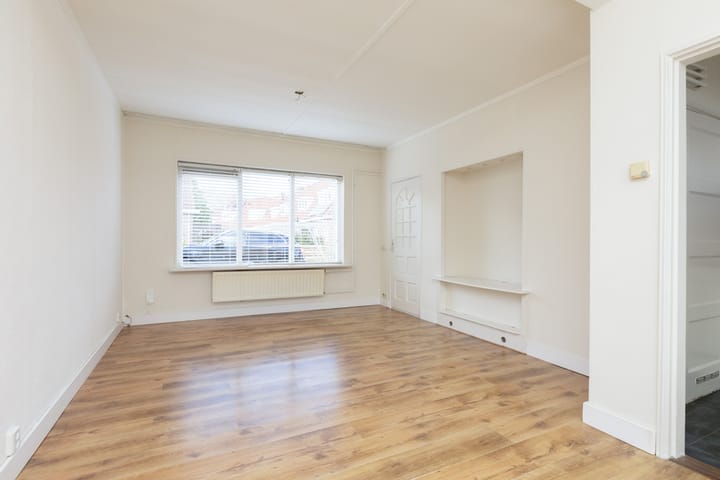 Photo 3 of Ubbo Emmiusstraat 32