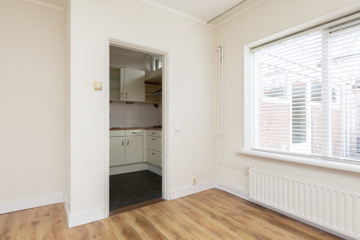 Photo 5 of Ubbo Emmiusstraat 32