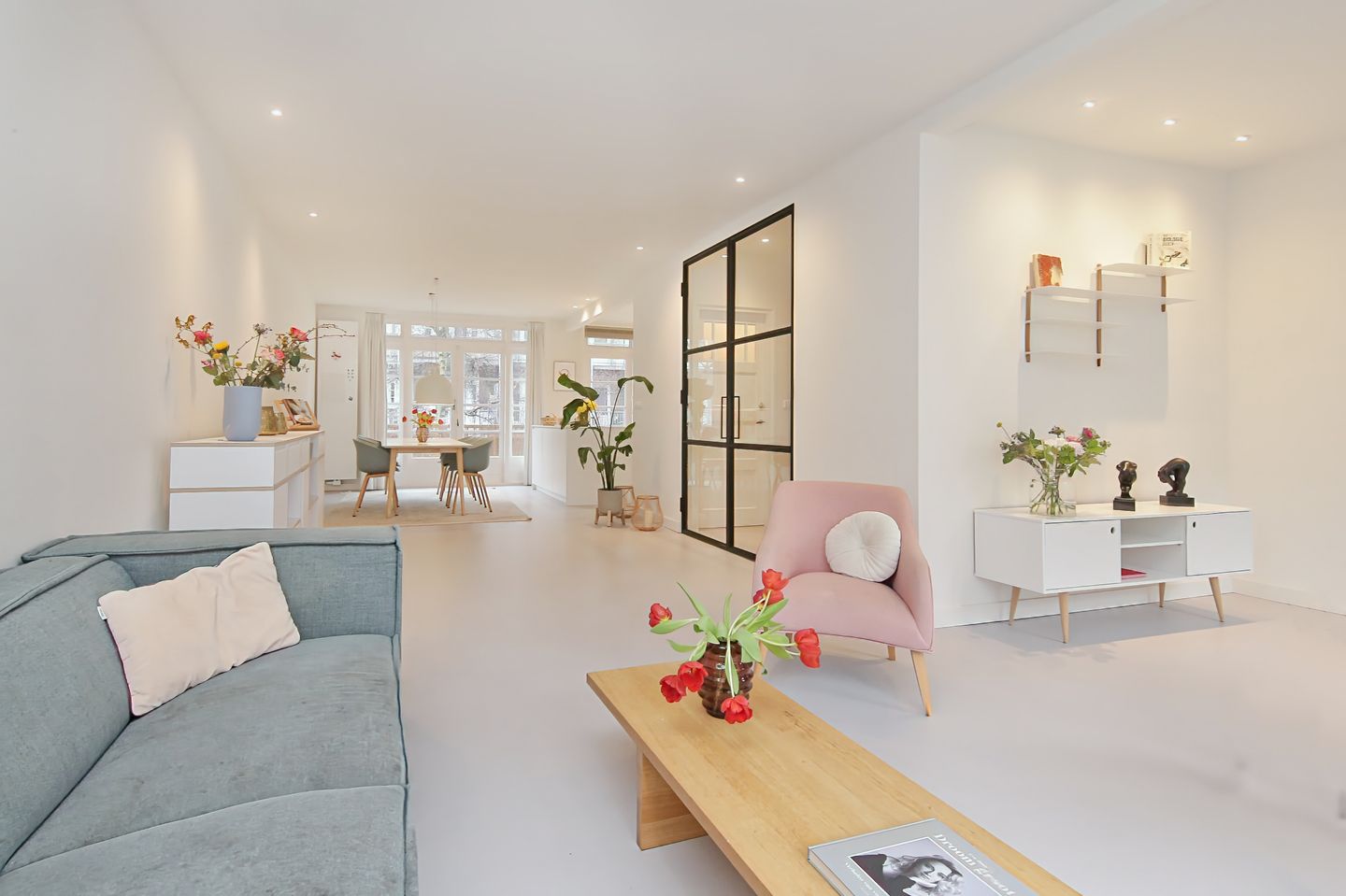 View photo 4 of Woestduinstraat 31-H