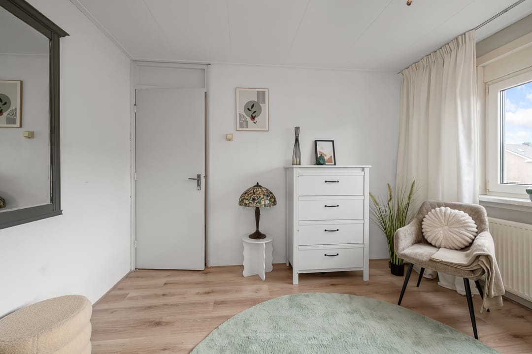Move-in ready terraced house with modern finish and sunny garden in Heemskerk — 16