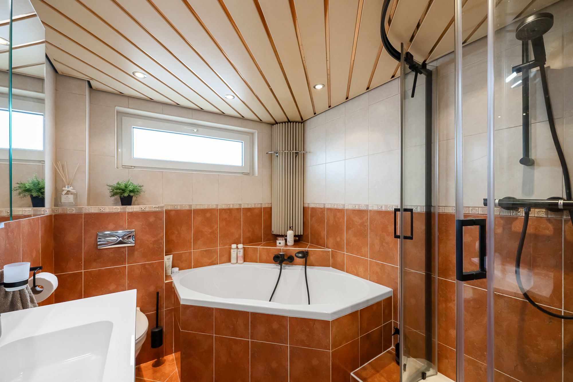 Move-in ready terraced house with modern finish and sunny garden in Heemskerk — 18