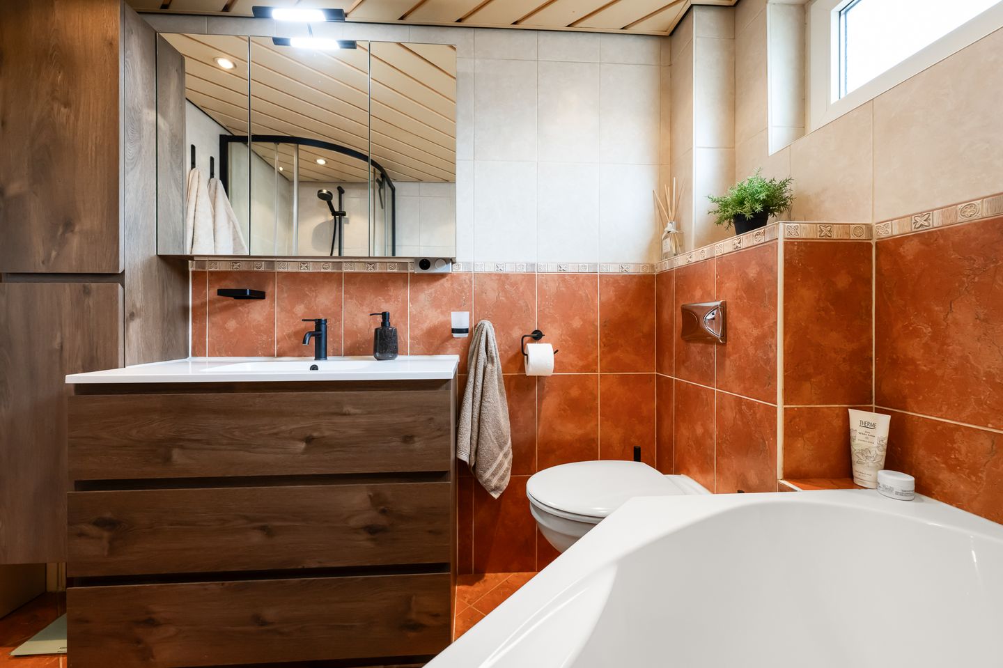Move-in ready terraced house with modern finish and sunny garden in Heemskerk — 20