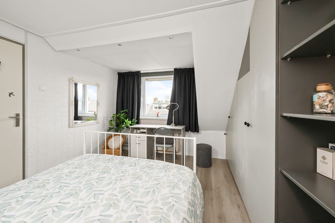 Move-in ready terraced house with modern finish and sunny garden in Heemskerk — 26
