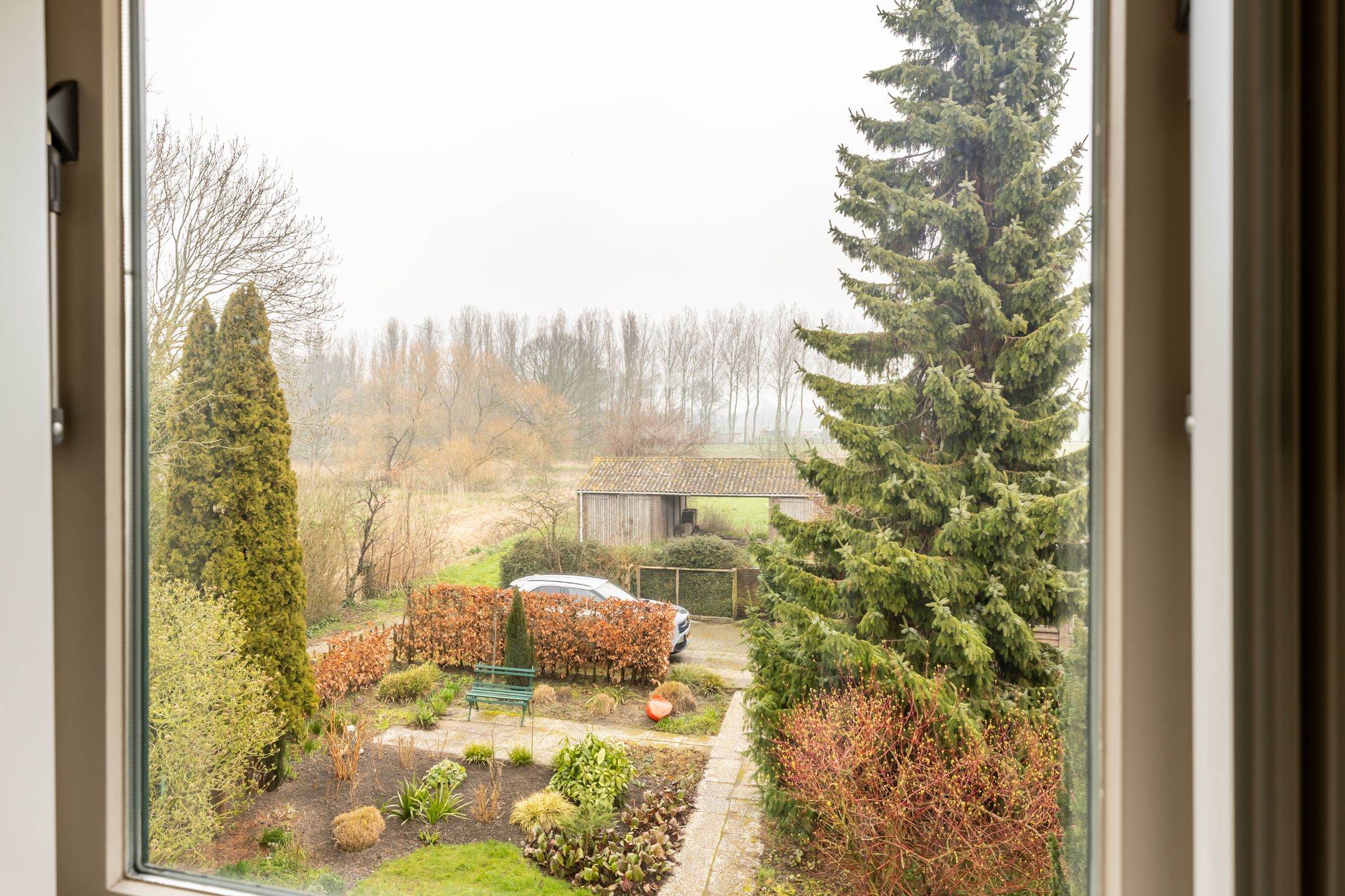 Charming well-maintained detached house with garden and garage — 43