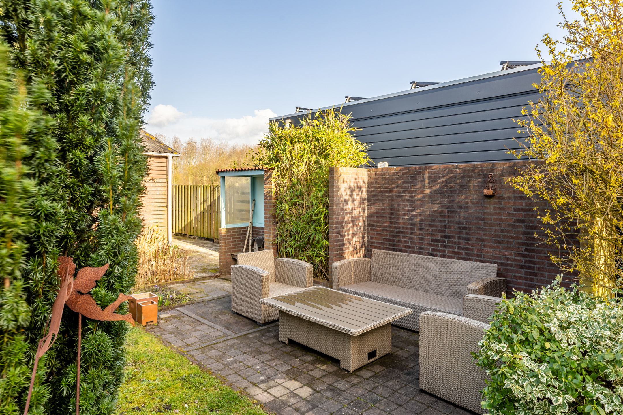 Charming well-maintained detached house with garden and garage — 46