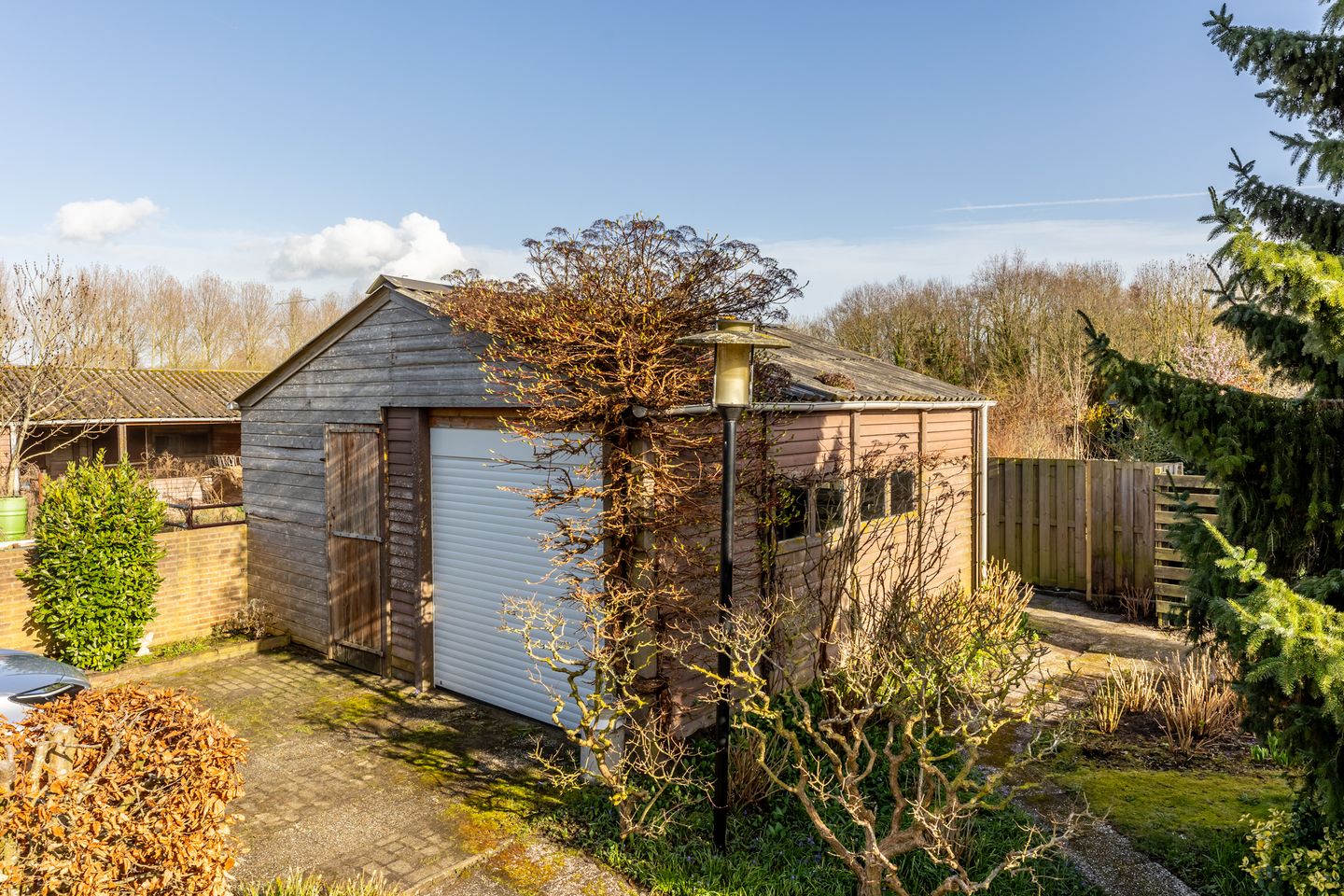 Charming well-maintained detached house with garden and garage — 47
