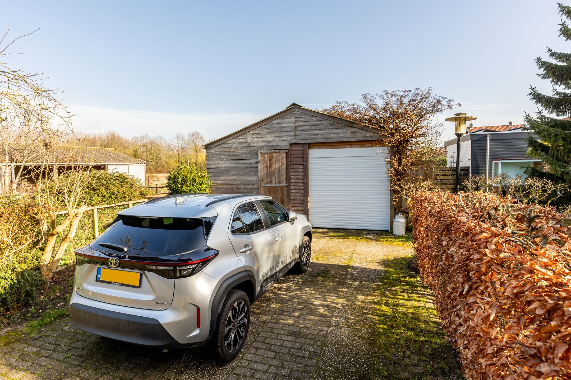 Charming well-maintained detached house with garden and garage — 52