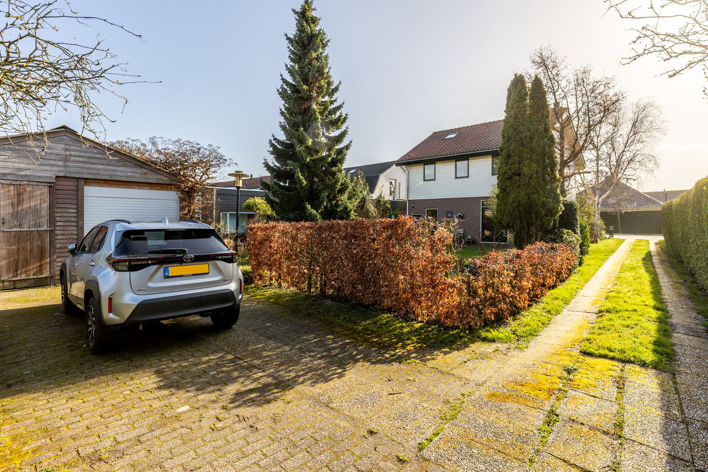 Charming well-maintained detached house with garden and garage — 53