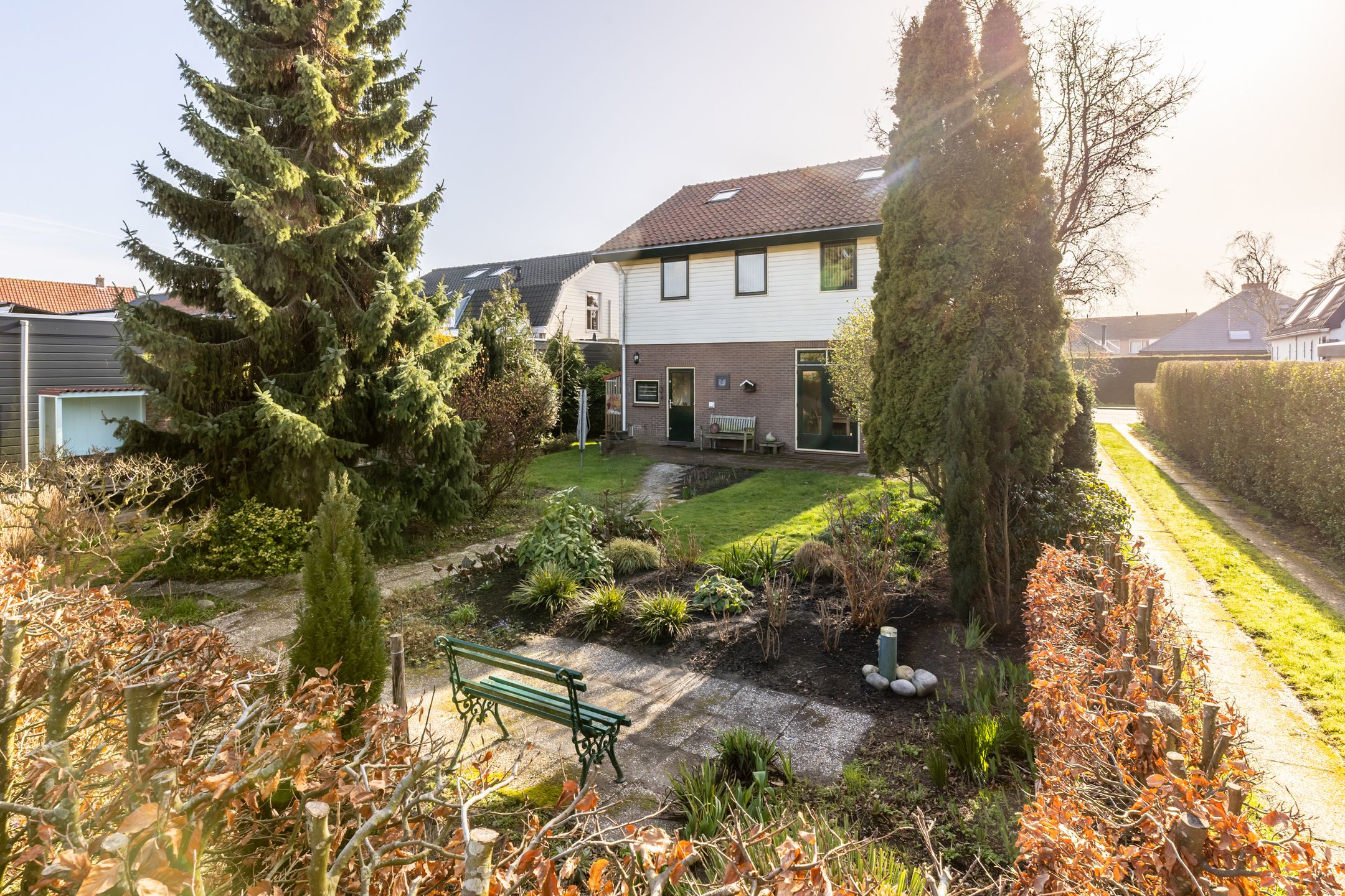 Charming well-maintained detached house with garden and garage — 55