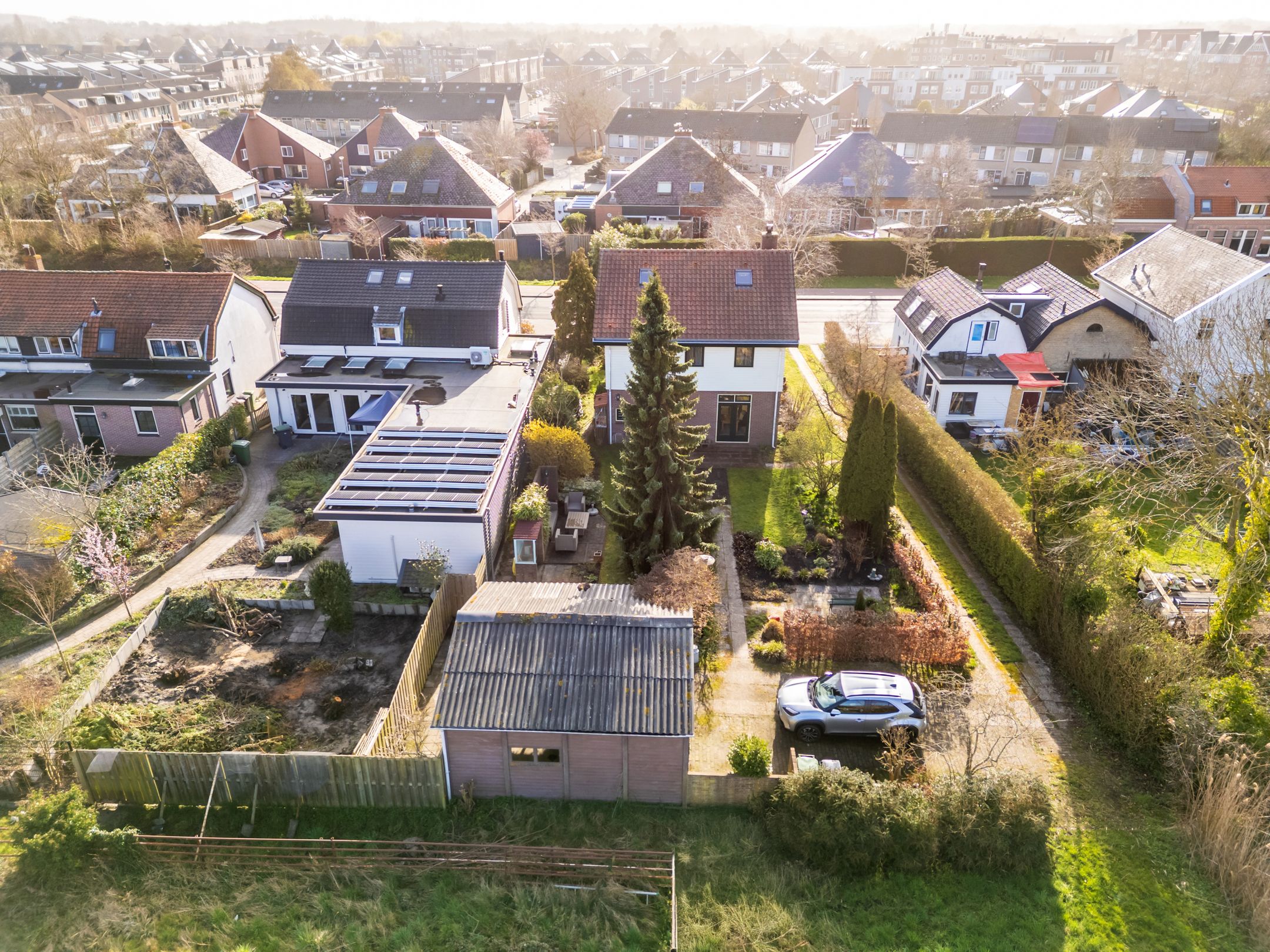 Charming well-maintained detached house with garden and garage — 58