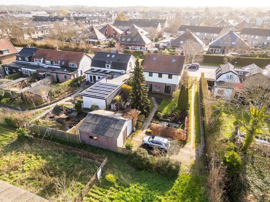 Charming well-maintained detached house with garden and garage — 59