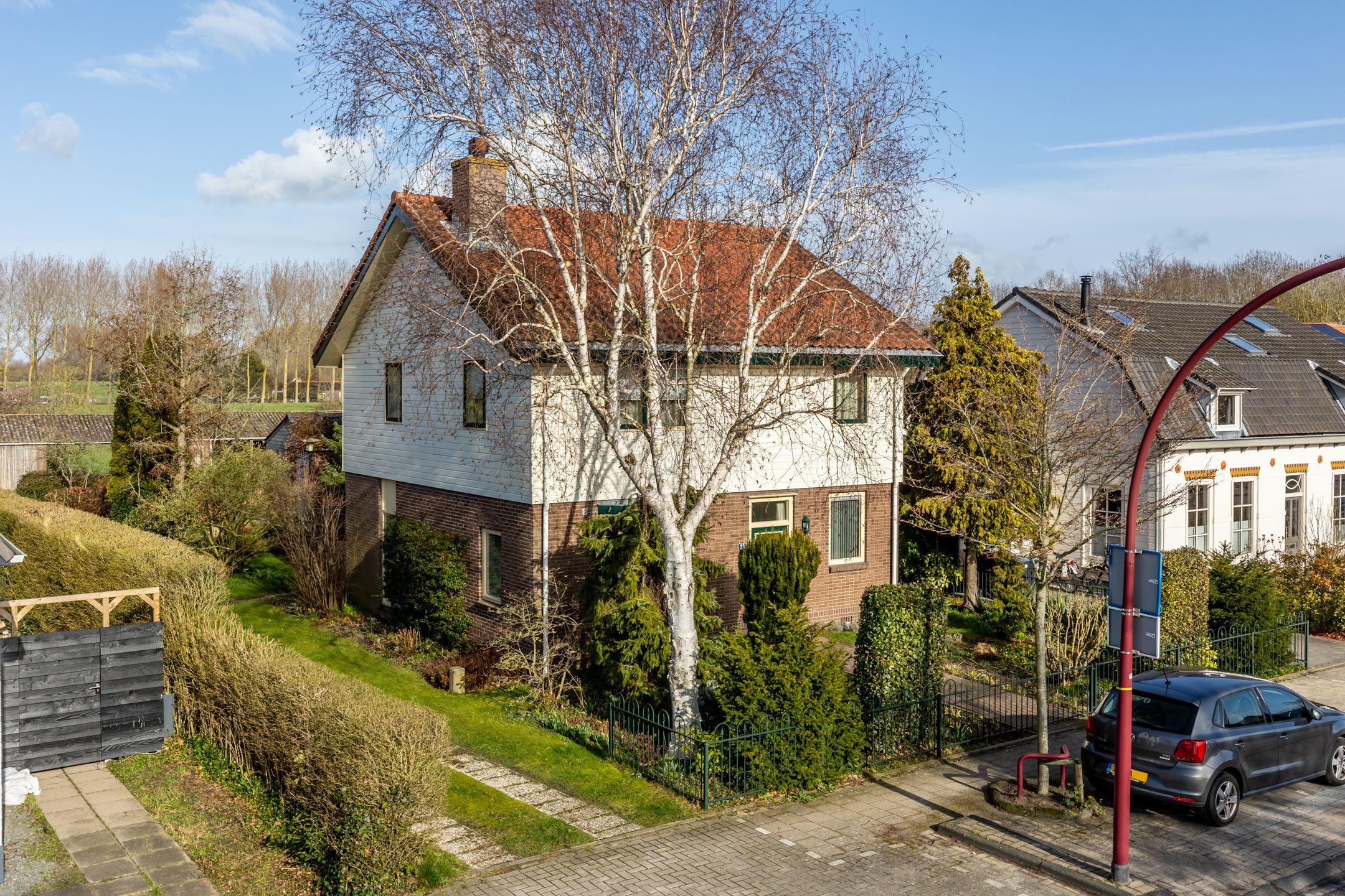 Charming well-maintained detached house with garden and garage — 61