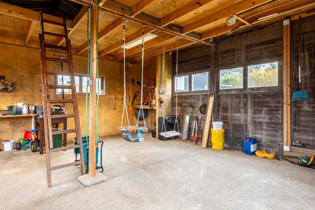 Charming well-maintained detached house with garden and garage — 50