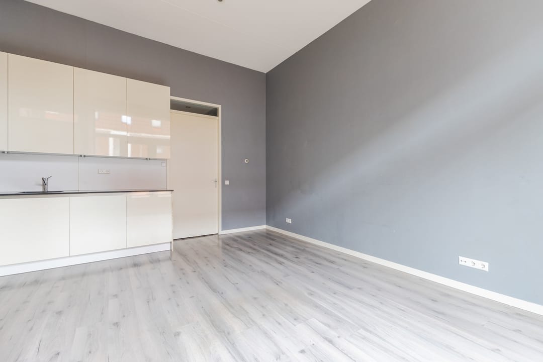 Modern Ground Floor Apartment with Private Parking and Garden near Alkmaar Center — 13