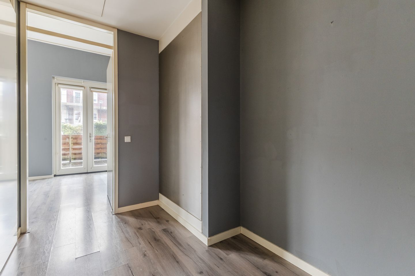 Modern Ground Floor Apartment with Private Parking and Garden near Alkmaar Center — 14