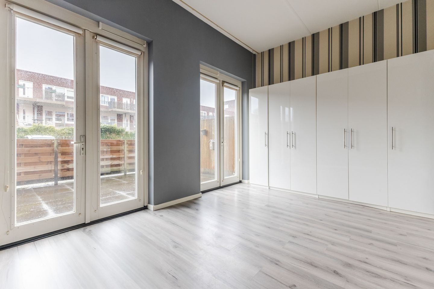 Modern Ground Floor Apartment with Private Parking and Garden near Alkmaar Center — 20