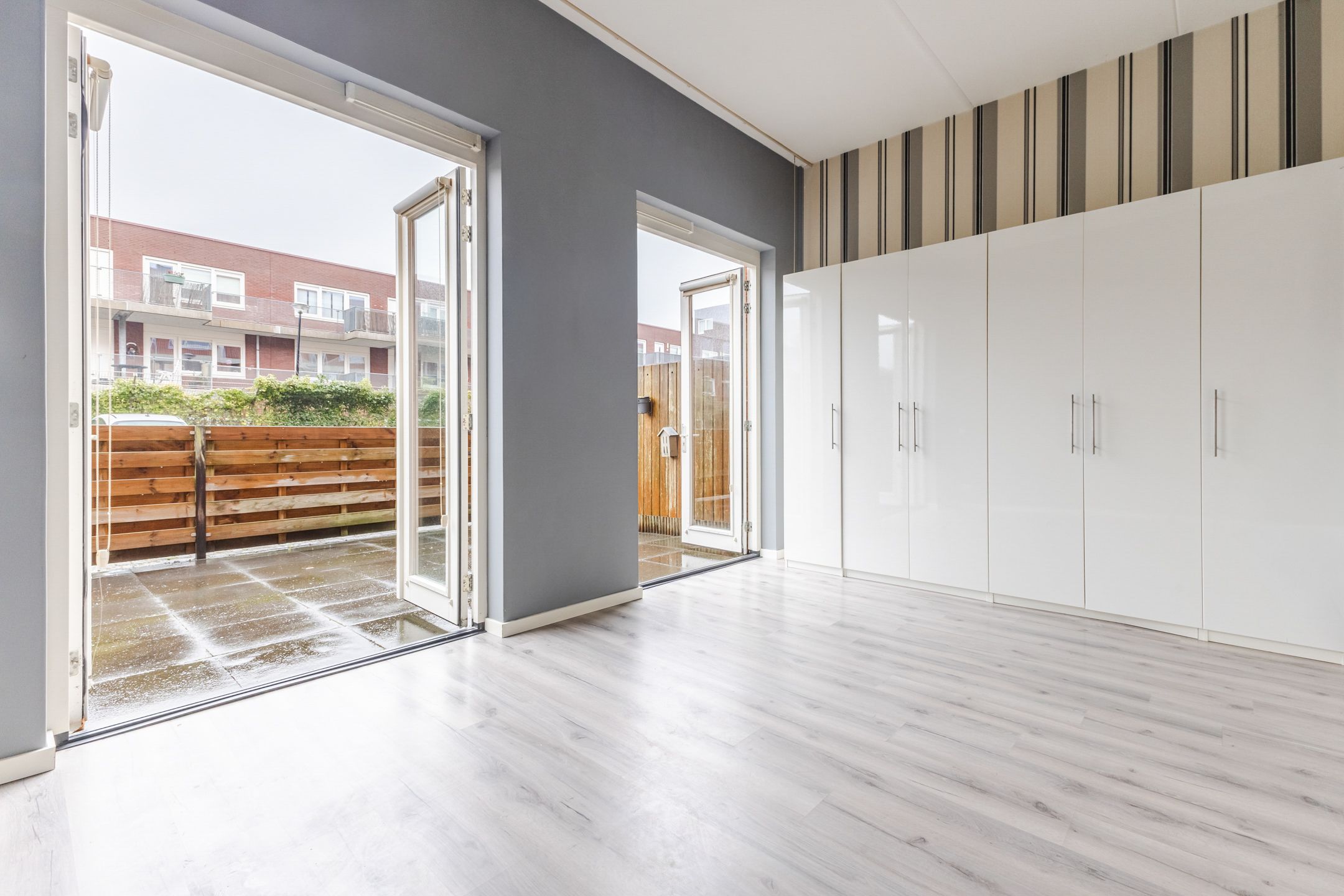 Modern Ground Floor Apartment with Private Parking and Garden near Alkmaar Center — 21
