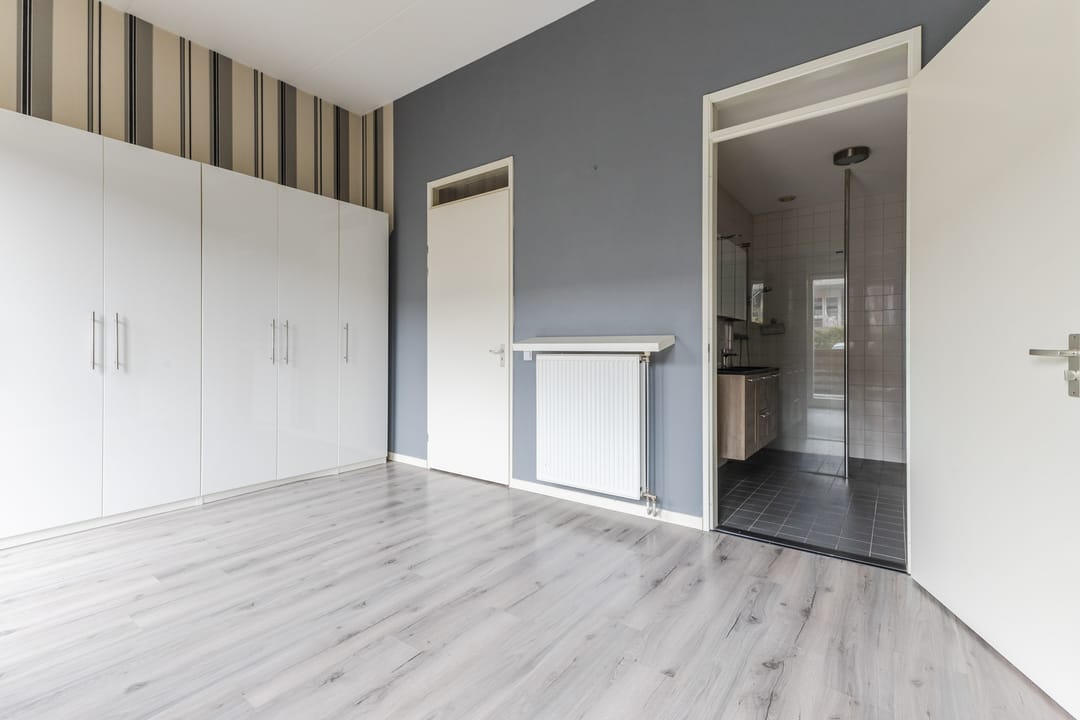 Modern Ground Floor Apartment with Private Parking and Garden near Alkmaar Center — 22