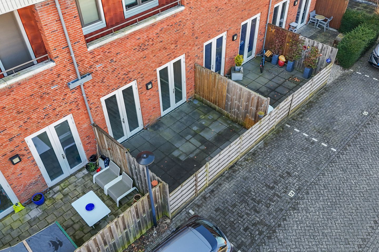 Modern Ground Floor Apartment with Private Parking and Garden near Alkmaar Center — 29