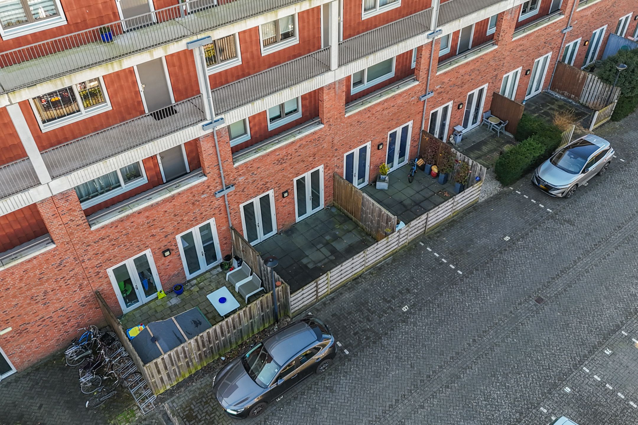 Modern Ground Floor Apartment with Private Parking and Garden near Alkmaar Center — 30