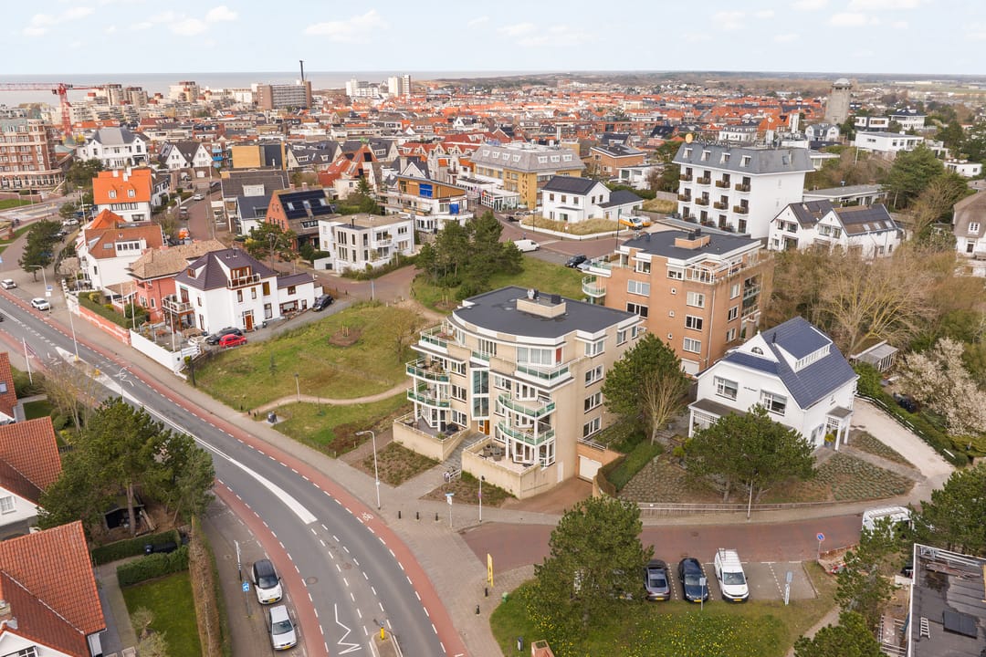 Spacious 3-room apartment with terrace near Noordwijk beach — 31