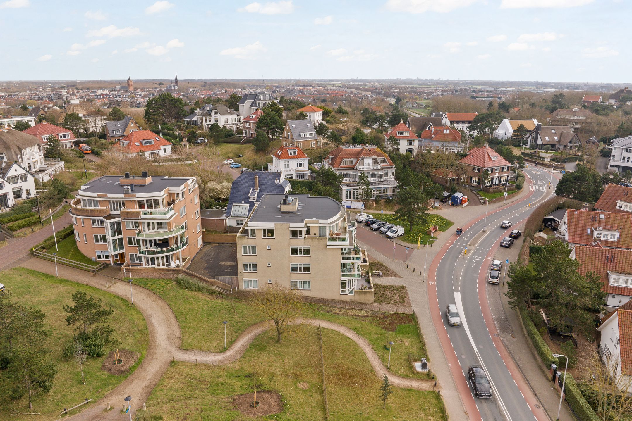 Spacious 3-room apartment with terrace near Noordwijk beach — 32