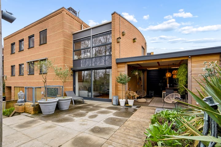 Atalanta 126 main image