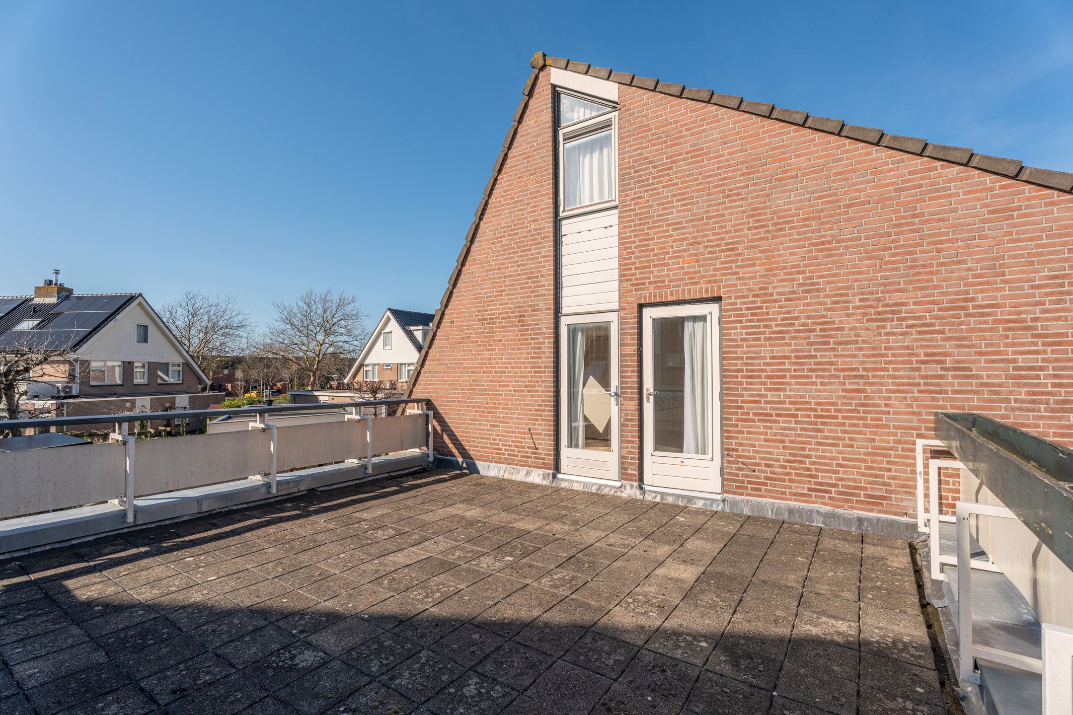 Spacious life cycle resistant corner house with sunny roof terrace and private garden — 27