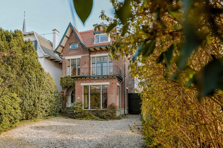 Vrijstaande woning te koop: Oosteinde 50, Voorburg