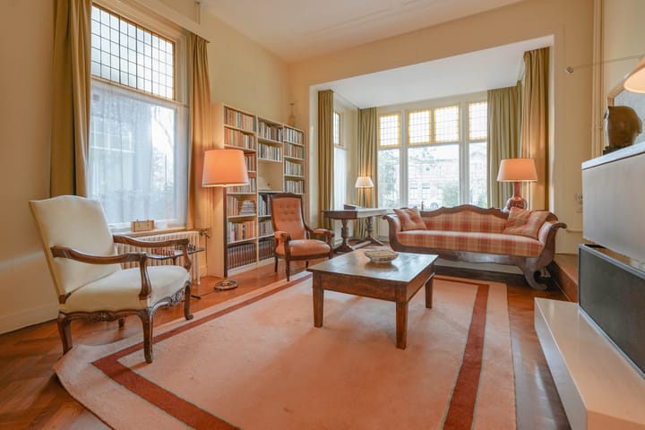 Vrijstaande woning te koop: Oosteinde 50, Voorburg