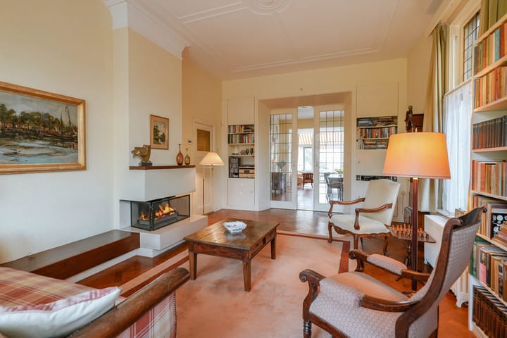 Vrijstaande woning te koop: Oosteinde 50, Voorburg