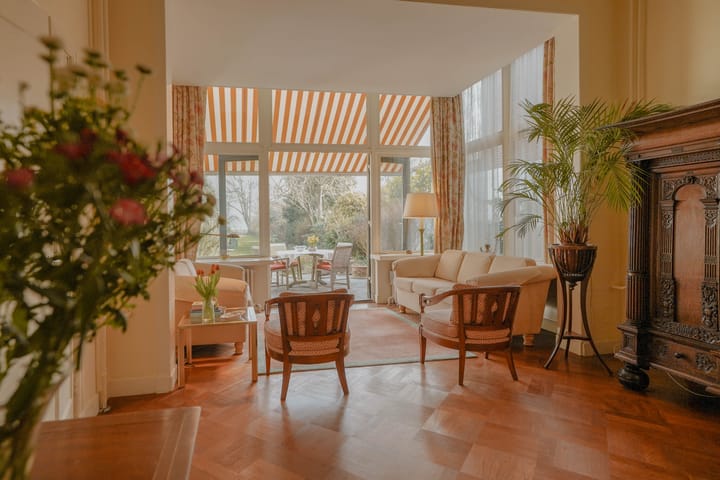 Vrijstaande woning te koop: Oosteinde 50, Voorburg