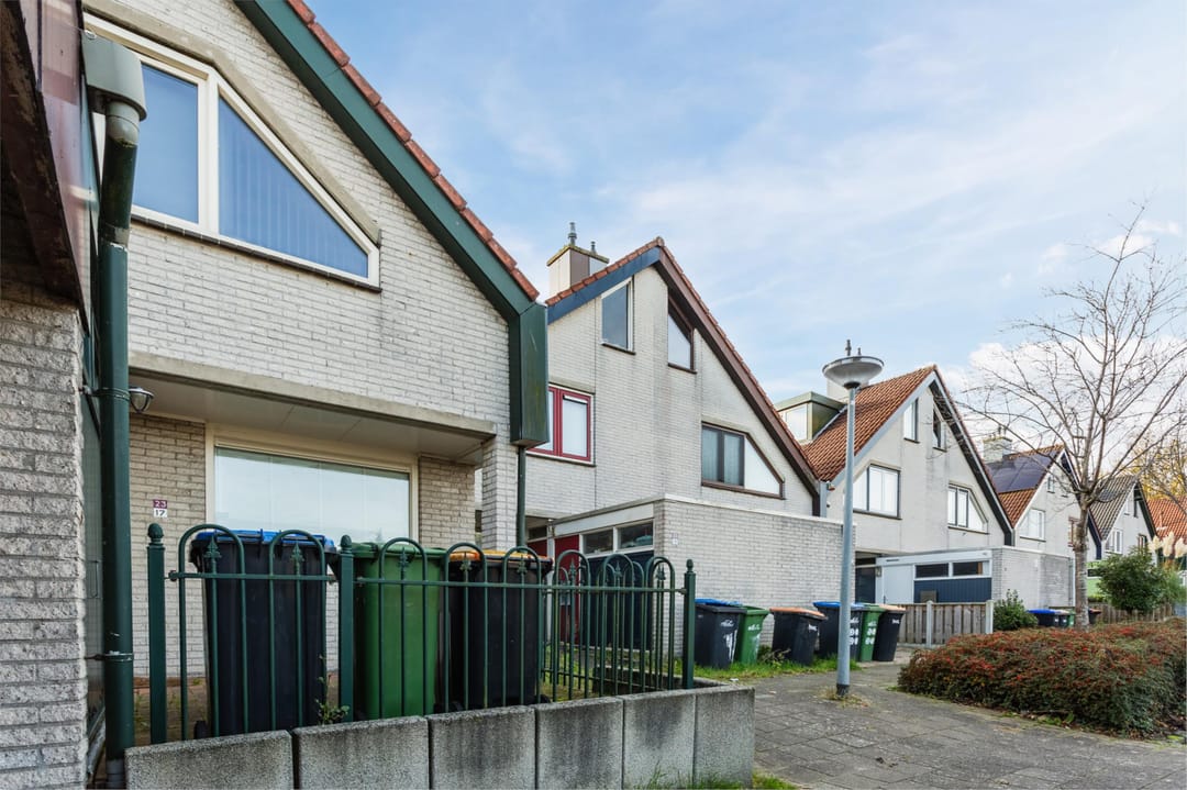 Terraced house with sunny south-facing garden in popular Lelystad neighborhood — 30