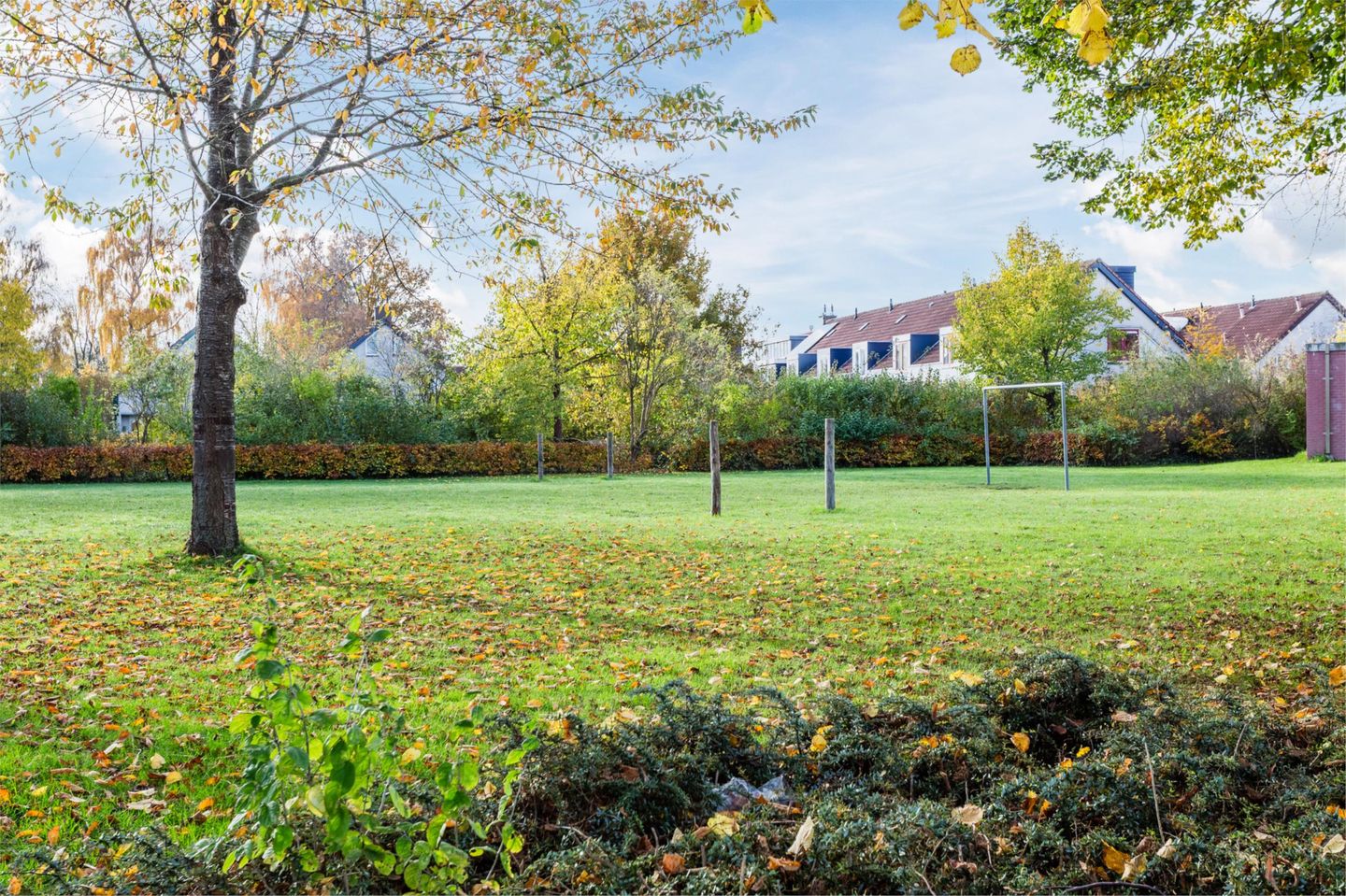 Terraced house with sunny south-facing garden in popular Lelystad neighborhood — 32
