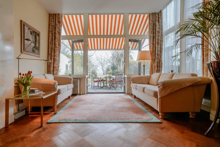 Vrijstaande woning te koop: Oosteinde 50, Voorburg