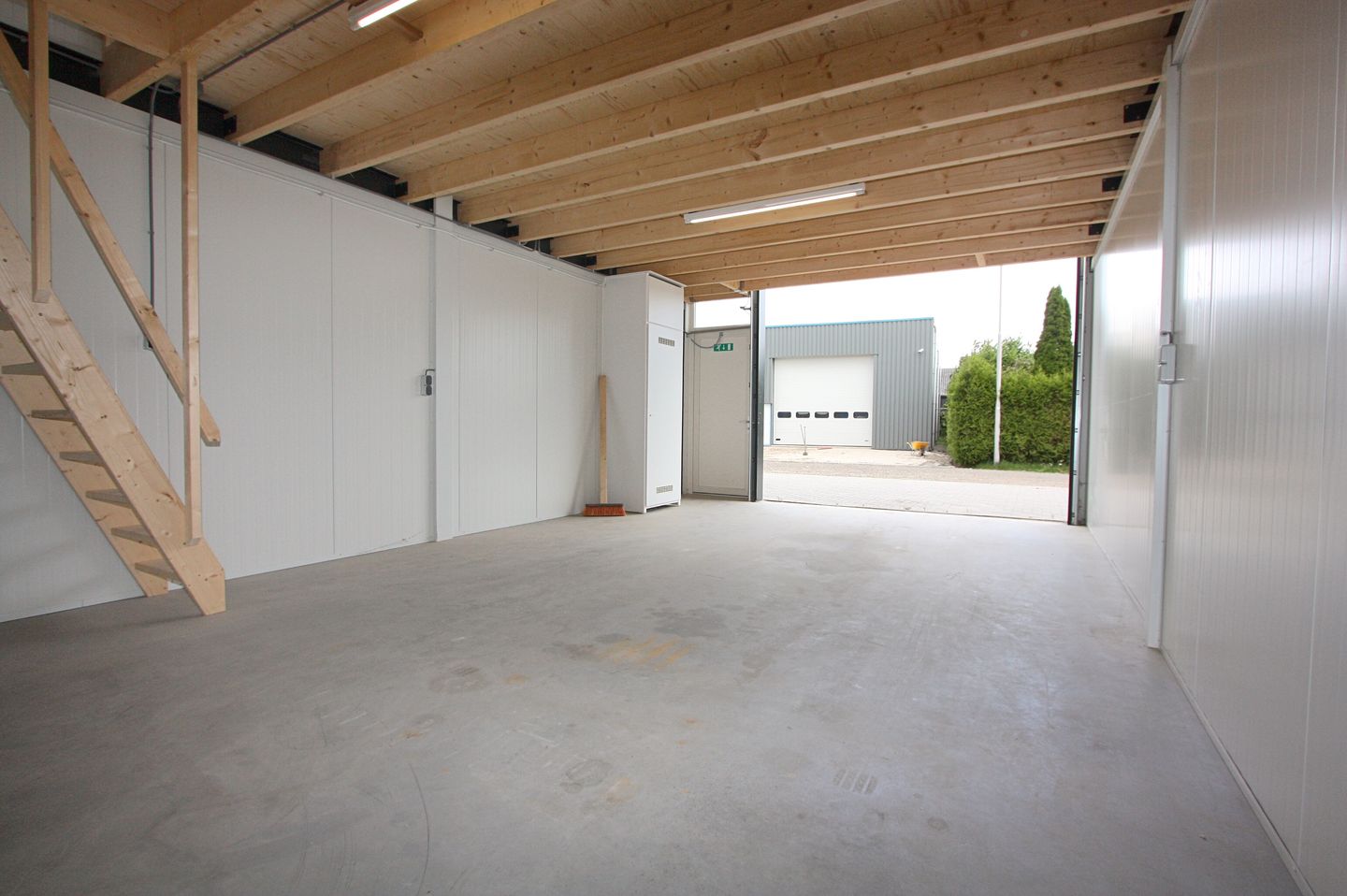 View photo 2 of Productieweg 18-c