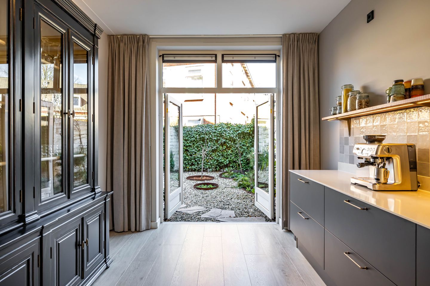 Spacious family home with luxury kitchen and 4 bedrooms — 24