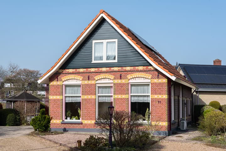 Photo 2 of Max van Damstraat 11