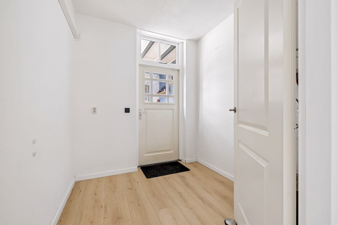 Photo 32 of Oosterwalstraat 4