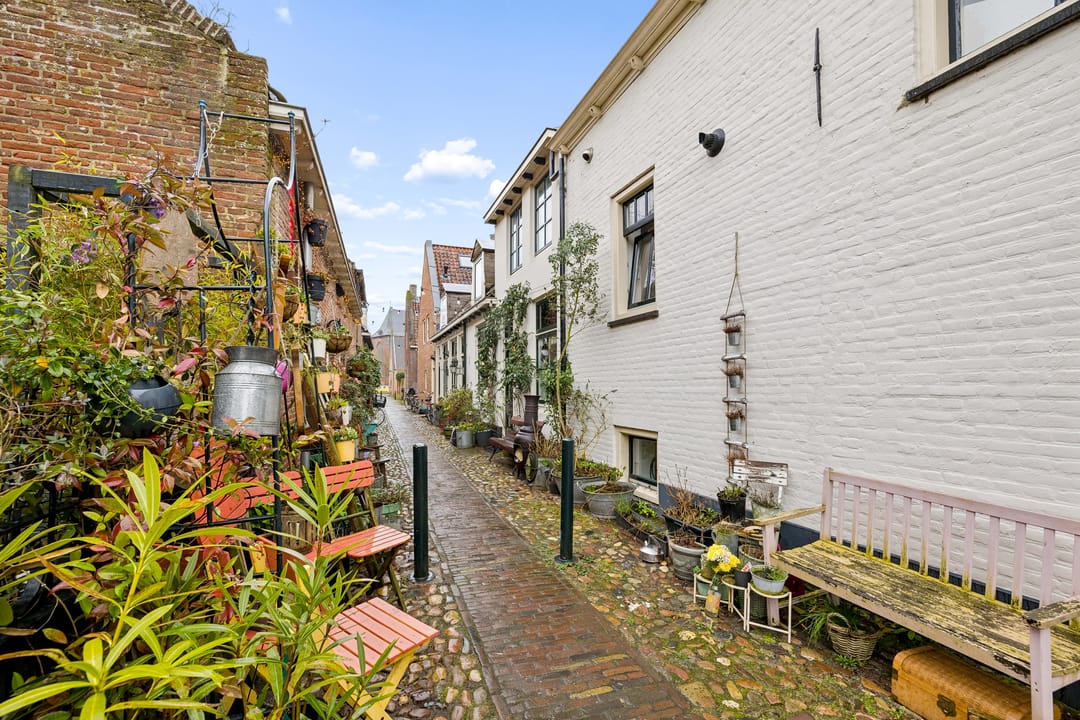 Photo 37 of Oosterwalstraat 4