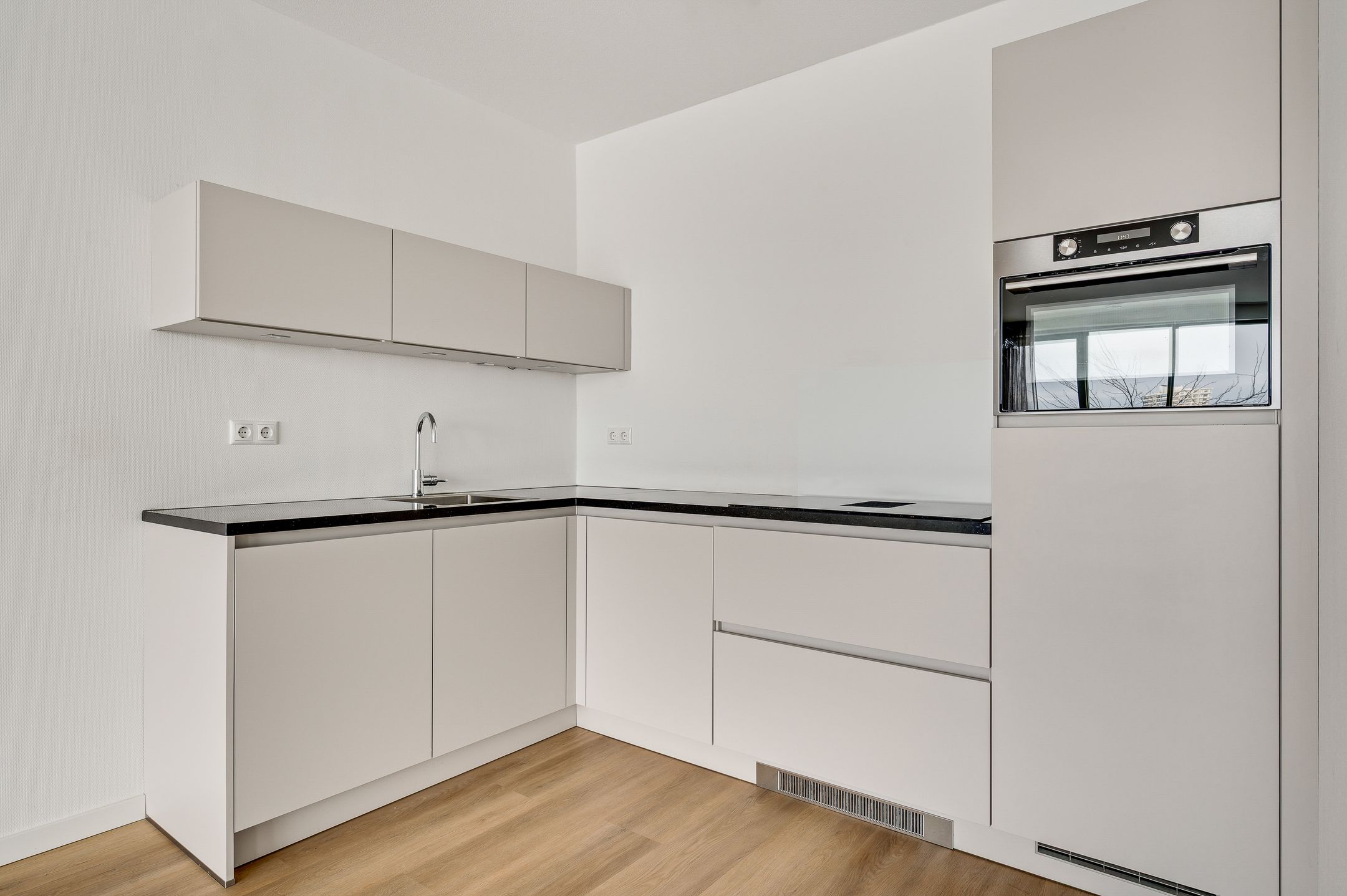 Photo 3 of Frederik Hendriklaan 58-B02