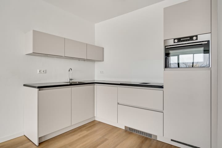 Photo 3 of Frederik Hendriklaan 58-B02