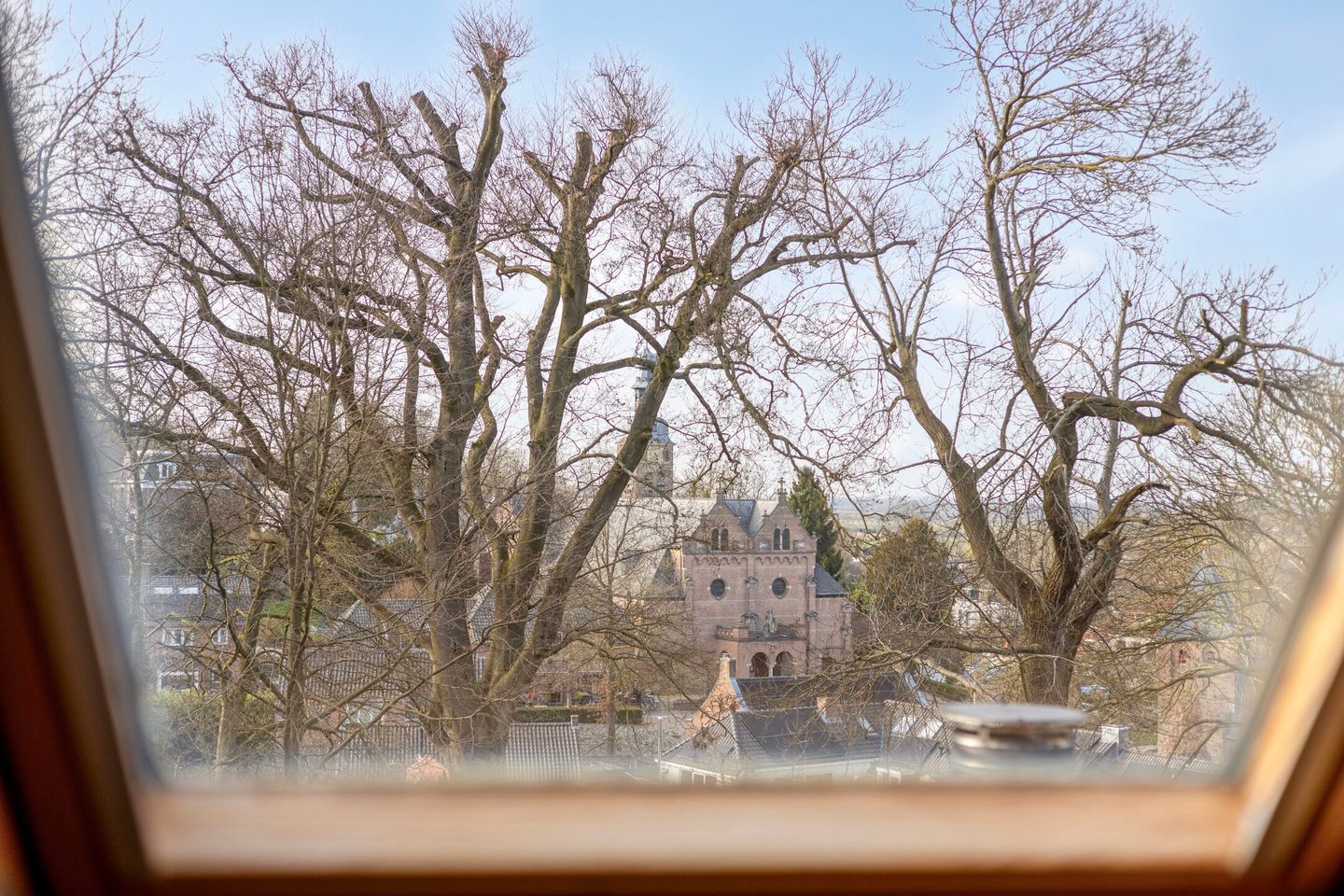 Foto 25 van van der Veurweg 16