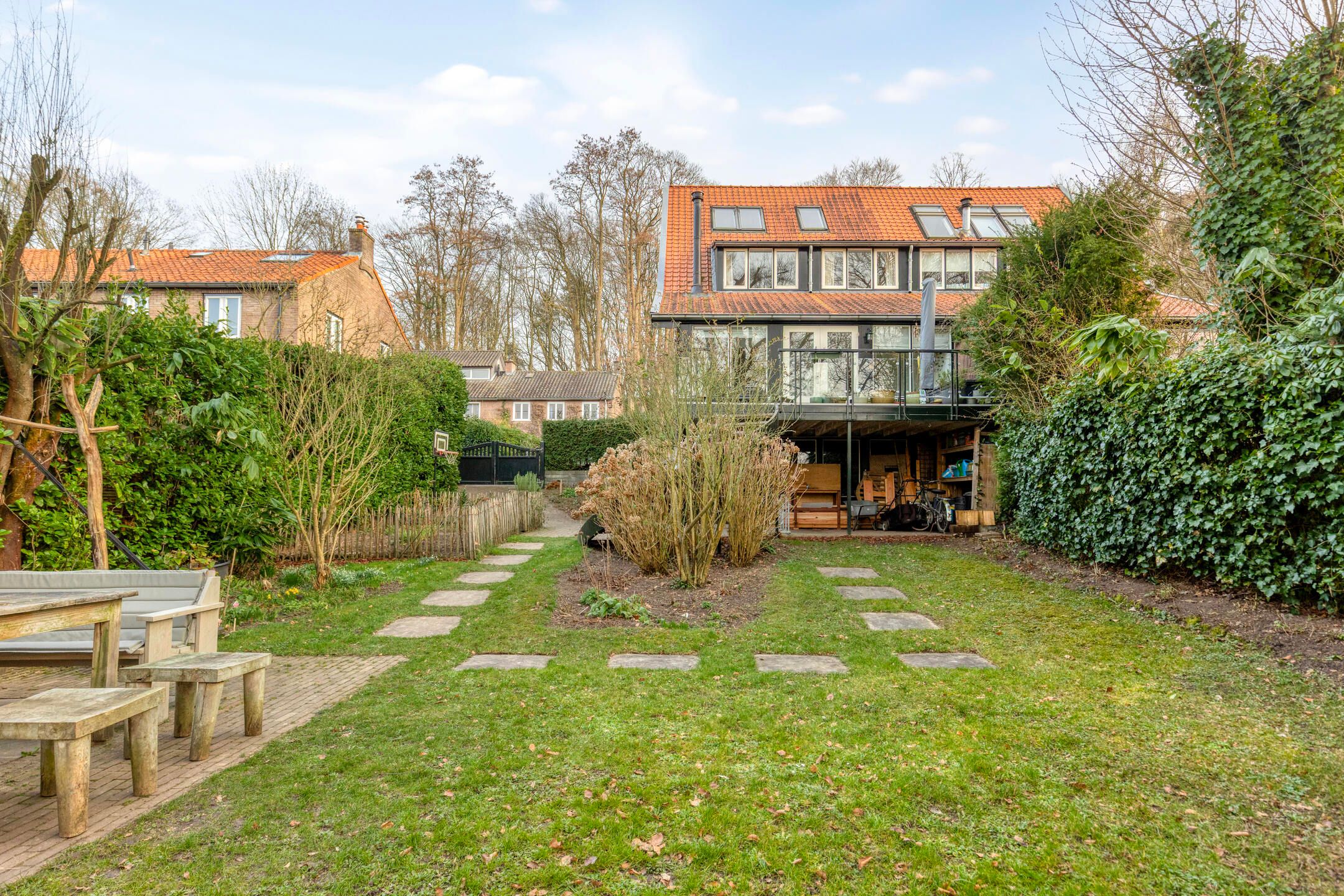 Foto 33 van van der Veurweg 16