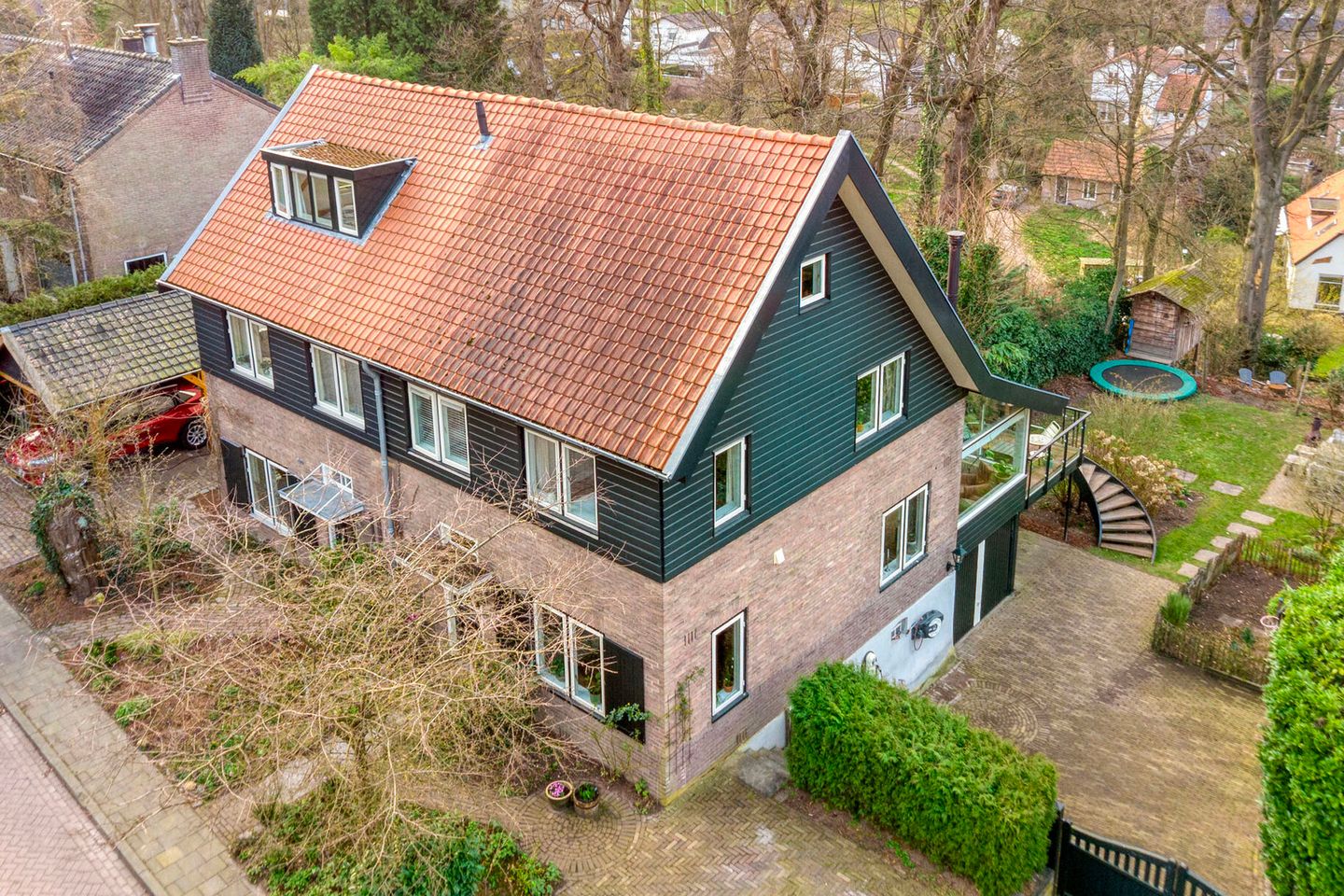 Foto 35 van van der Veurweg 16