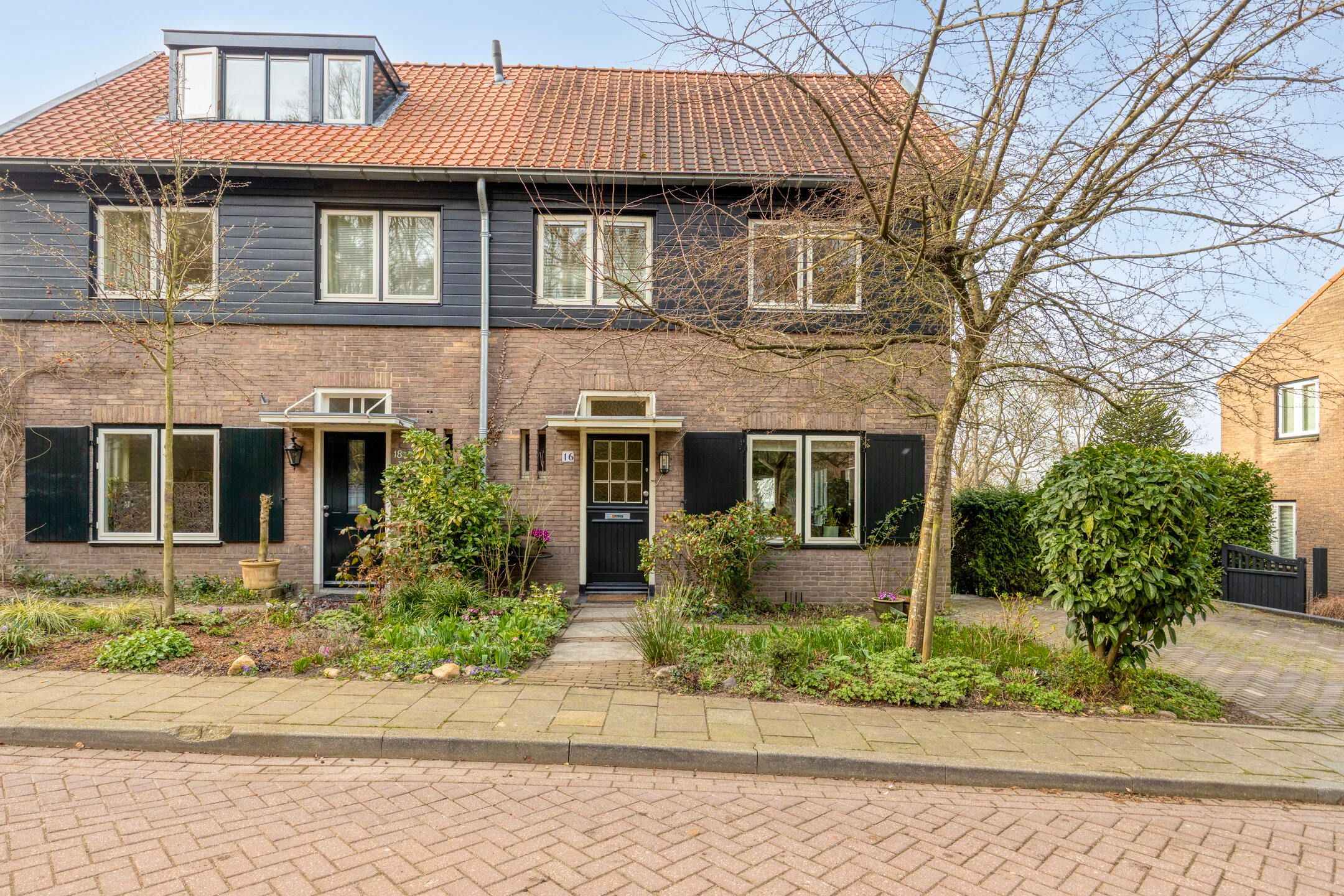 Foto 36 van van der Veurweg 16