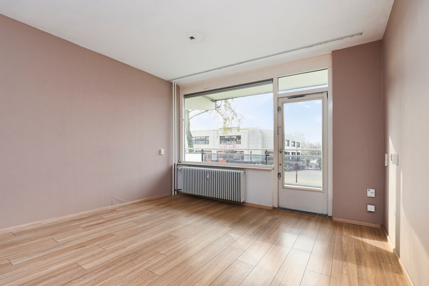 Spacious 4-Room Apartment with Sunny Balcony in Zoetermeer — 14