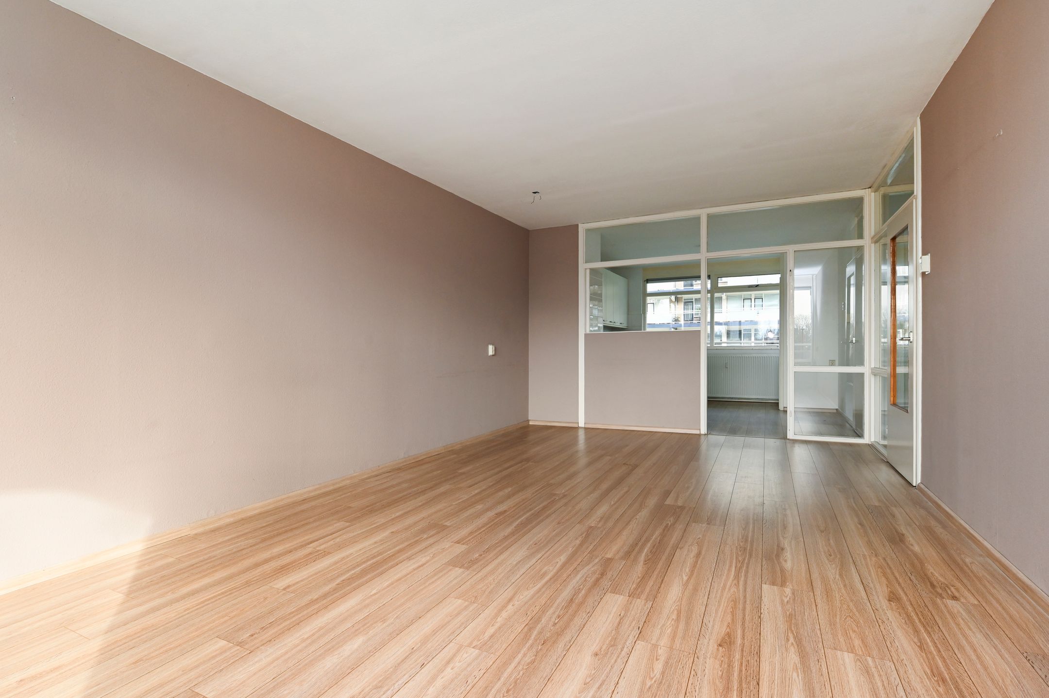Spacious 4-Room Apartment with Sunny Balcony in Zoetermeer — 18